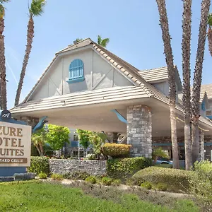 Azure Hotel&suites Trademark Collection By Wyndham Ontario
